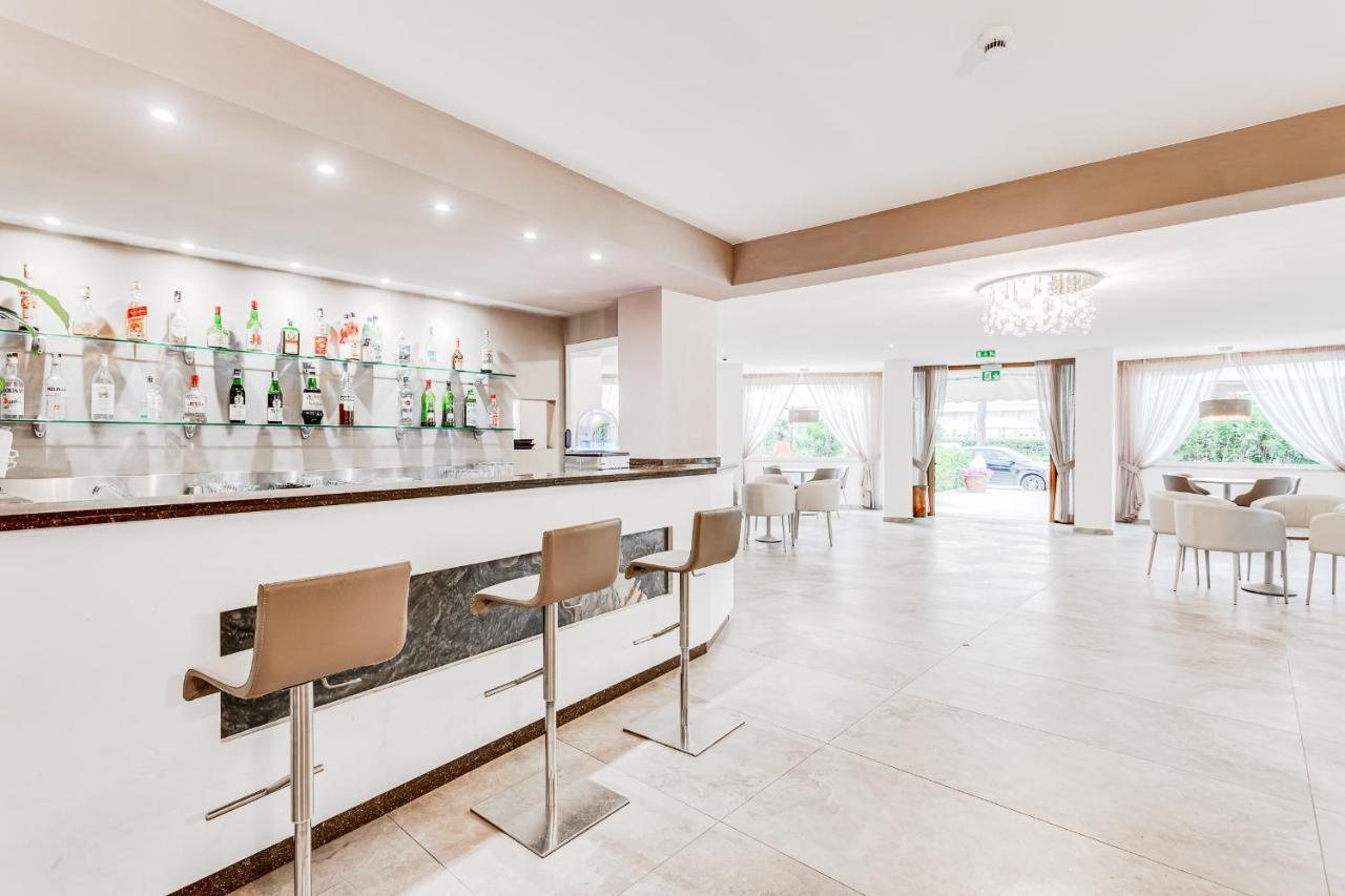Hotel Schiller Cervia Bagian luar foto
