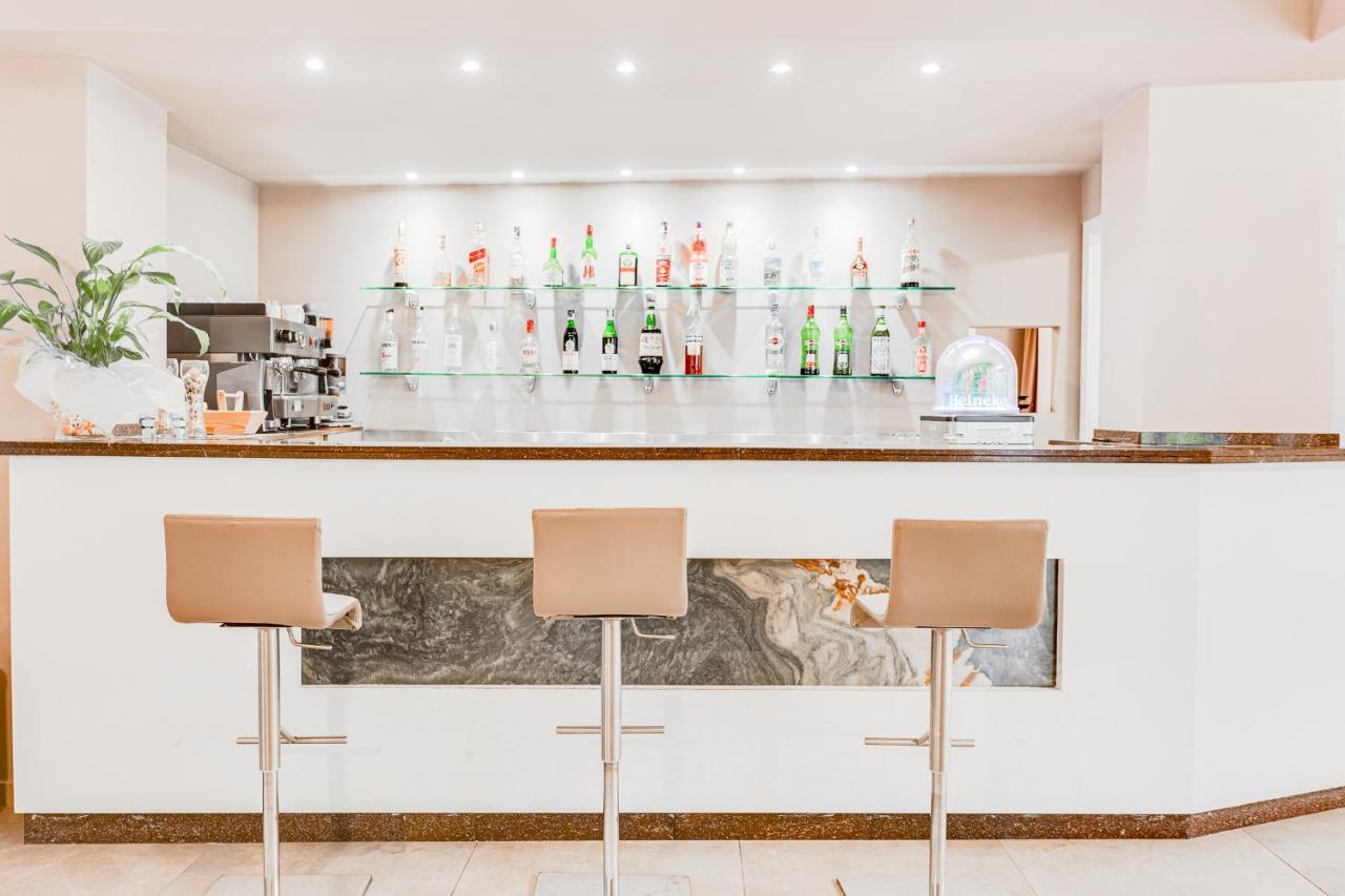 Hotel Schiller Cervia Bagian luar foto