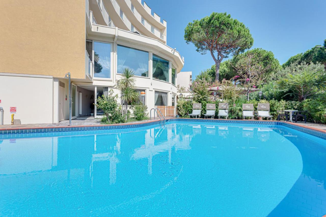 Hotel Schiller Cervia Bagian luar foto