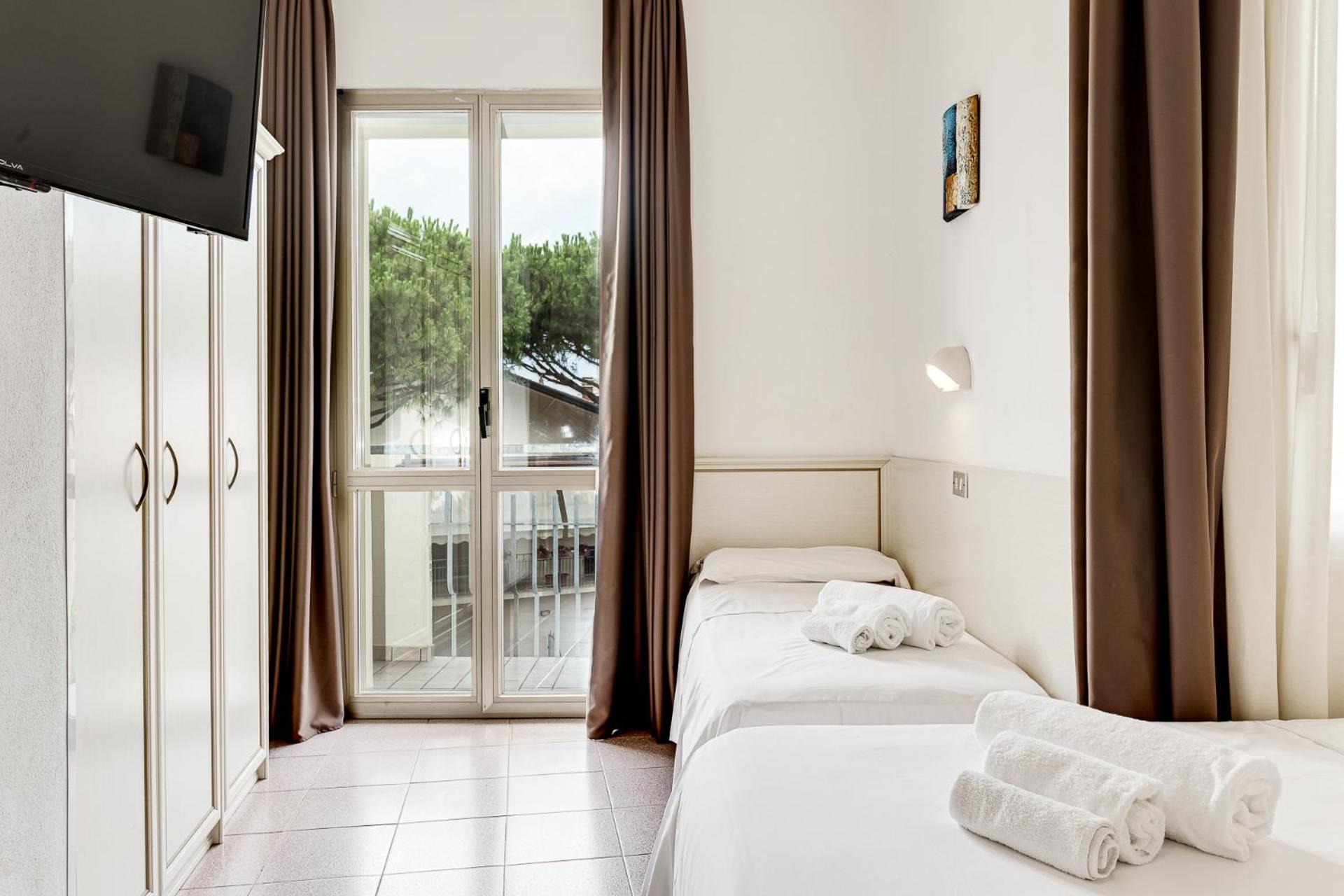 Hotel Schiller Cervia Bagian luar foto