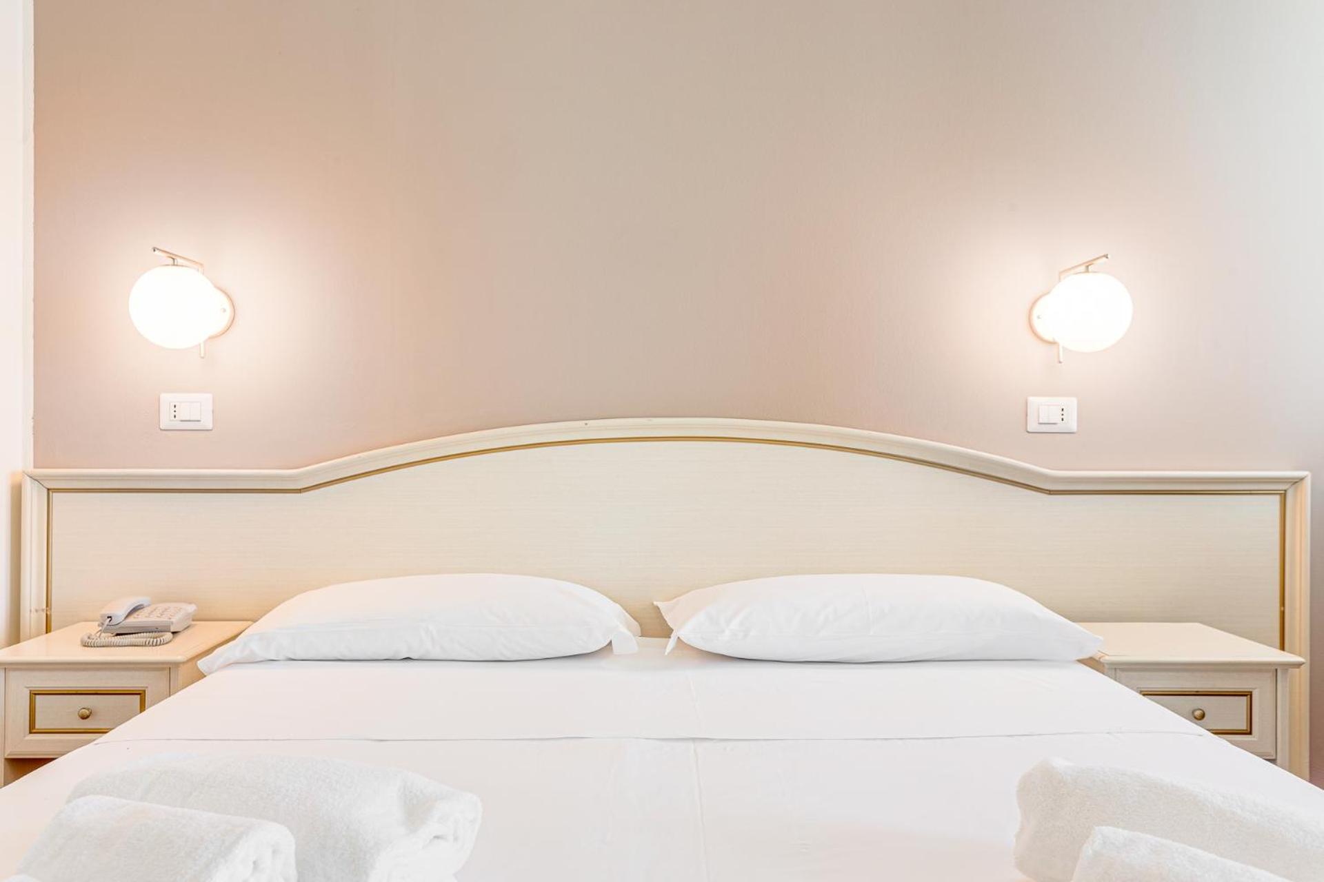 Hotel Schiller Cervia Bagian luar foto