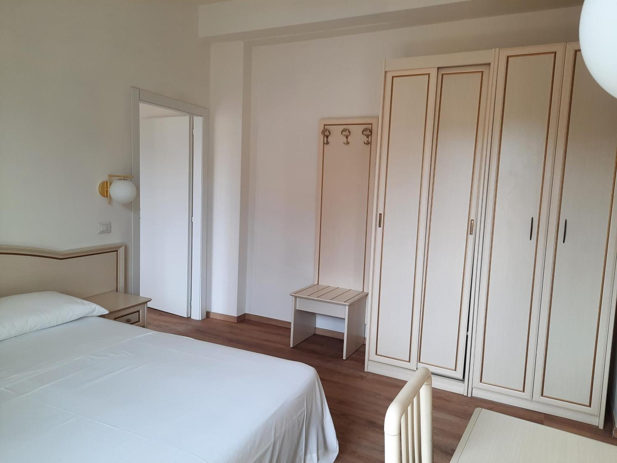 Hotel Schiller Cervia Bagian luar foto
