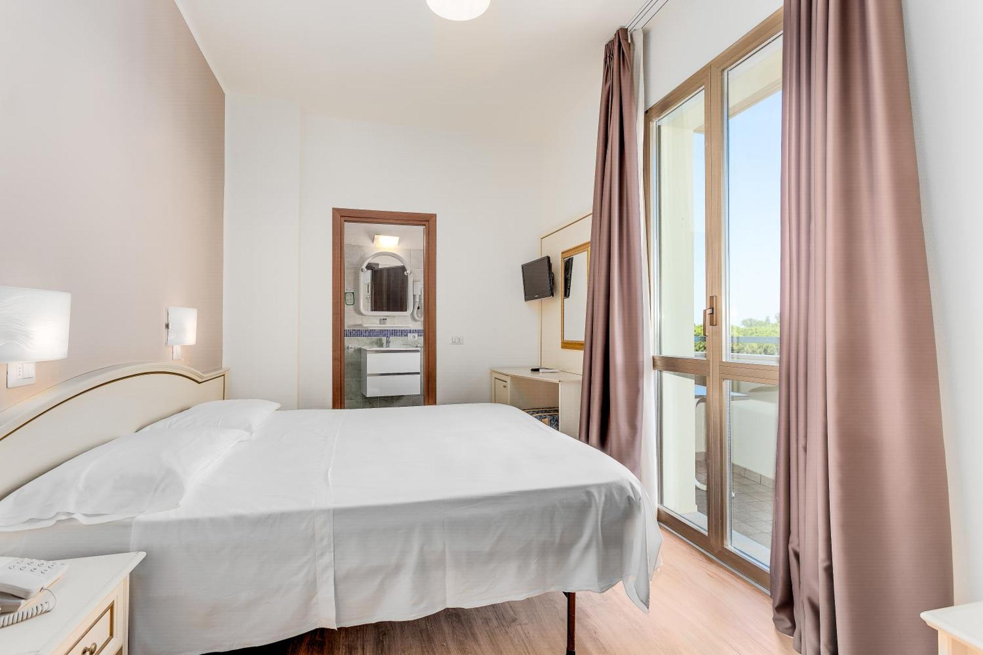 Hotel Schiller Cervia Bagian luar foto