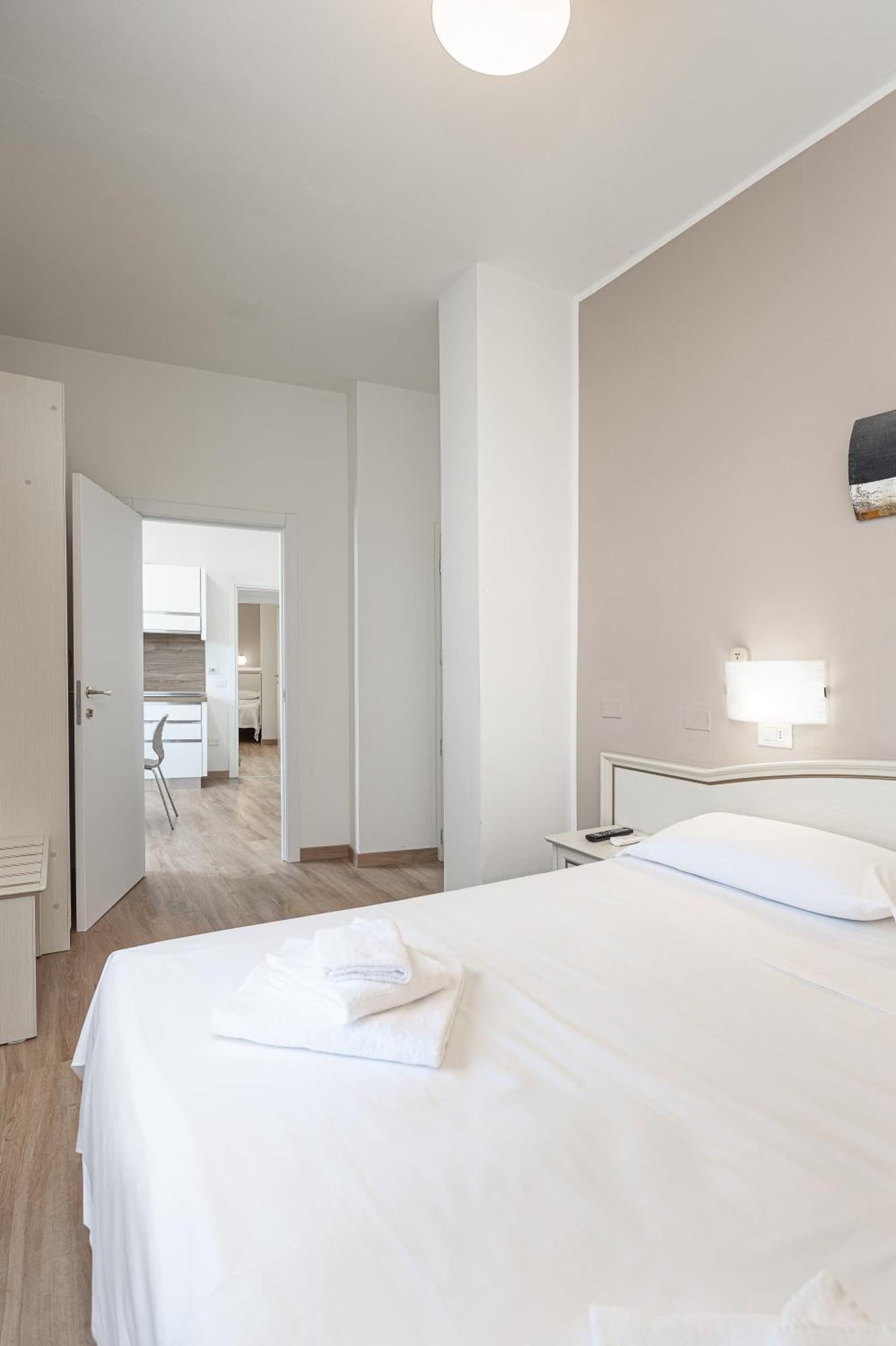 Hotel Schiller Cervia Bagian luar foto