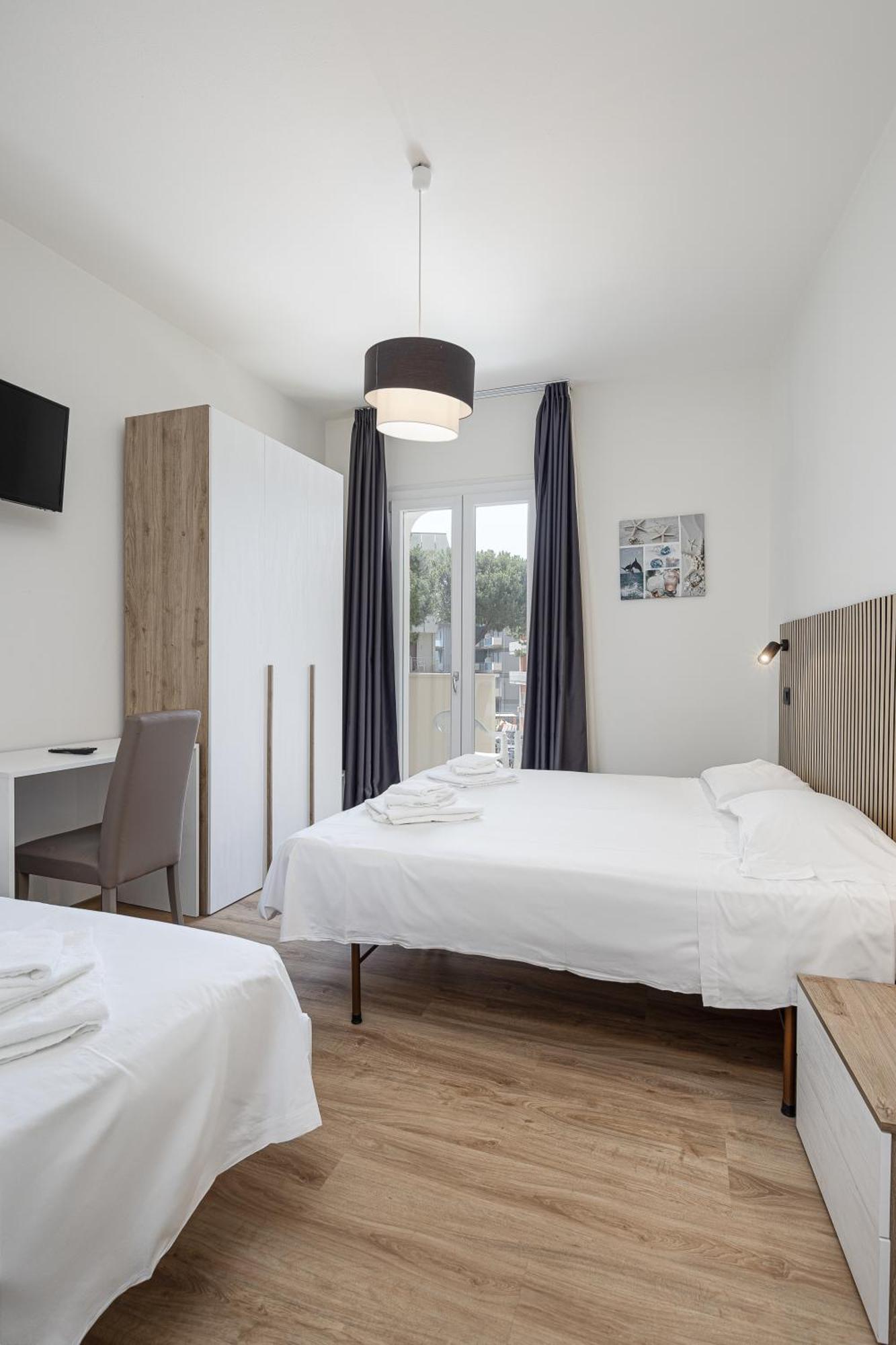 Hotel Schiller Cervia Bagian luar foto