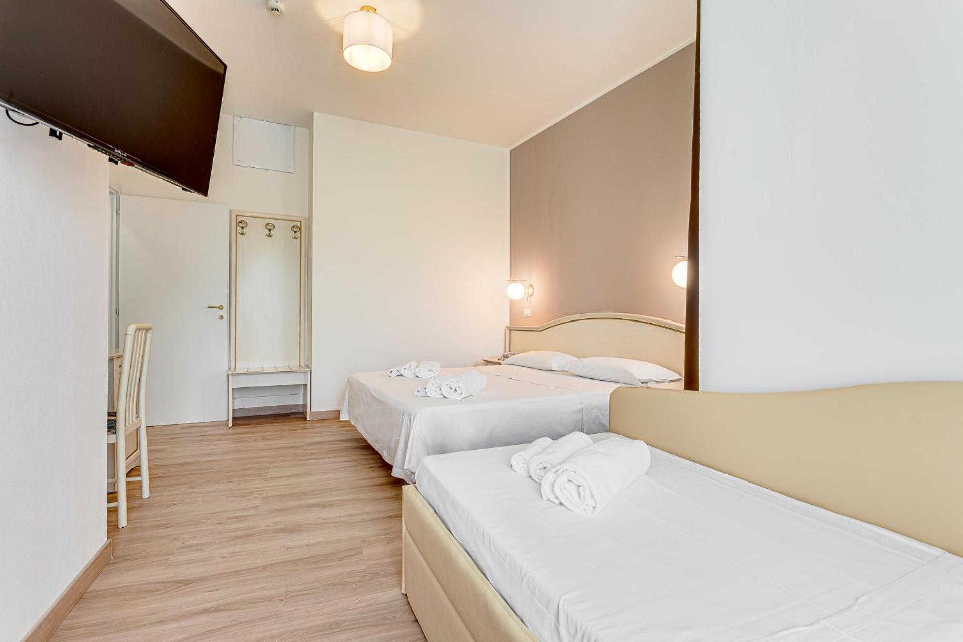 Hotel Schiller Cervia Bagian luar foto