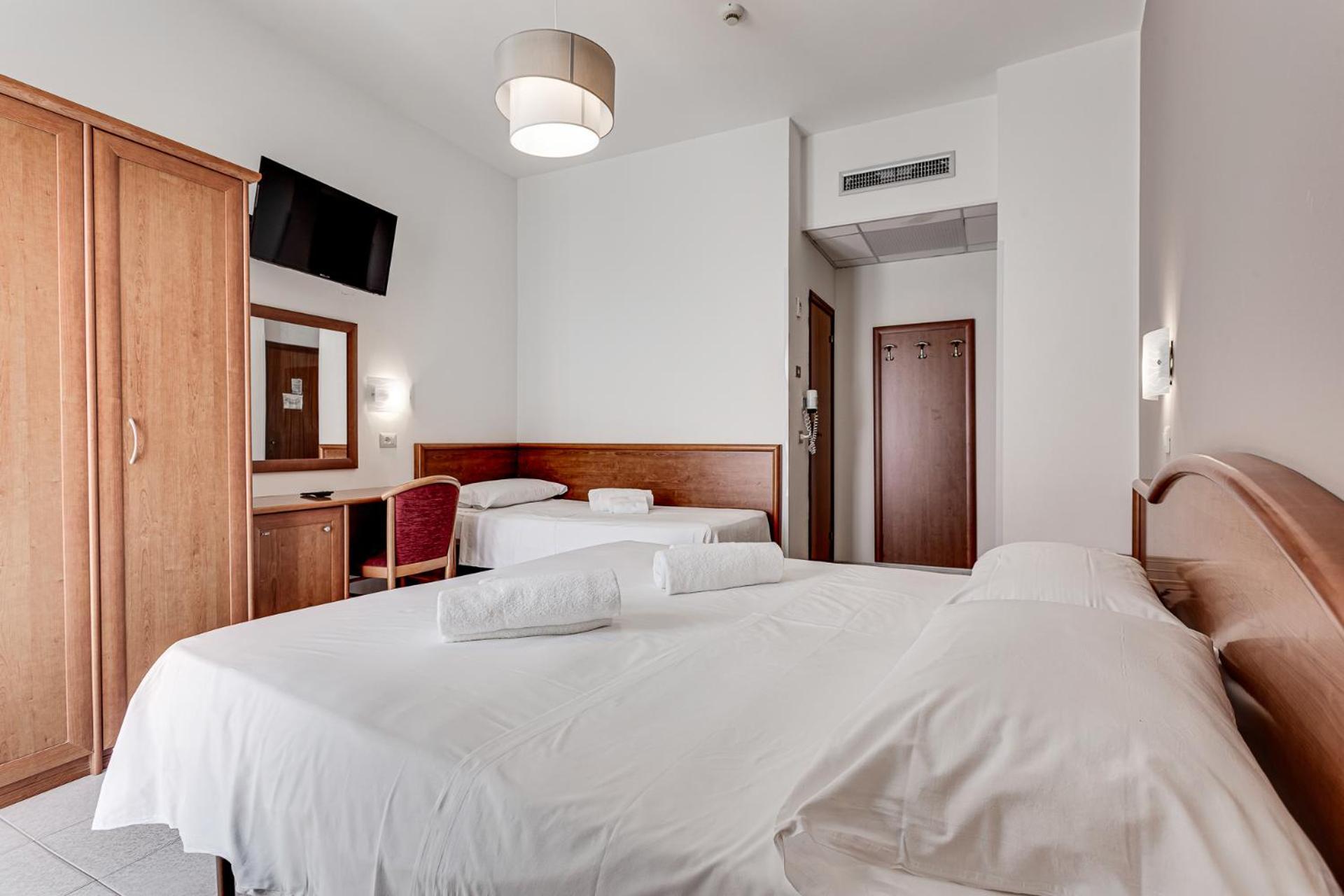 Hotel Schiller Cervia Bagian luar foto