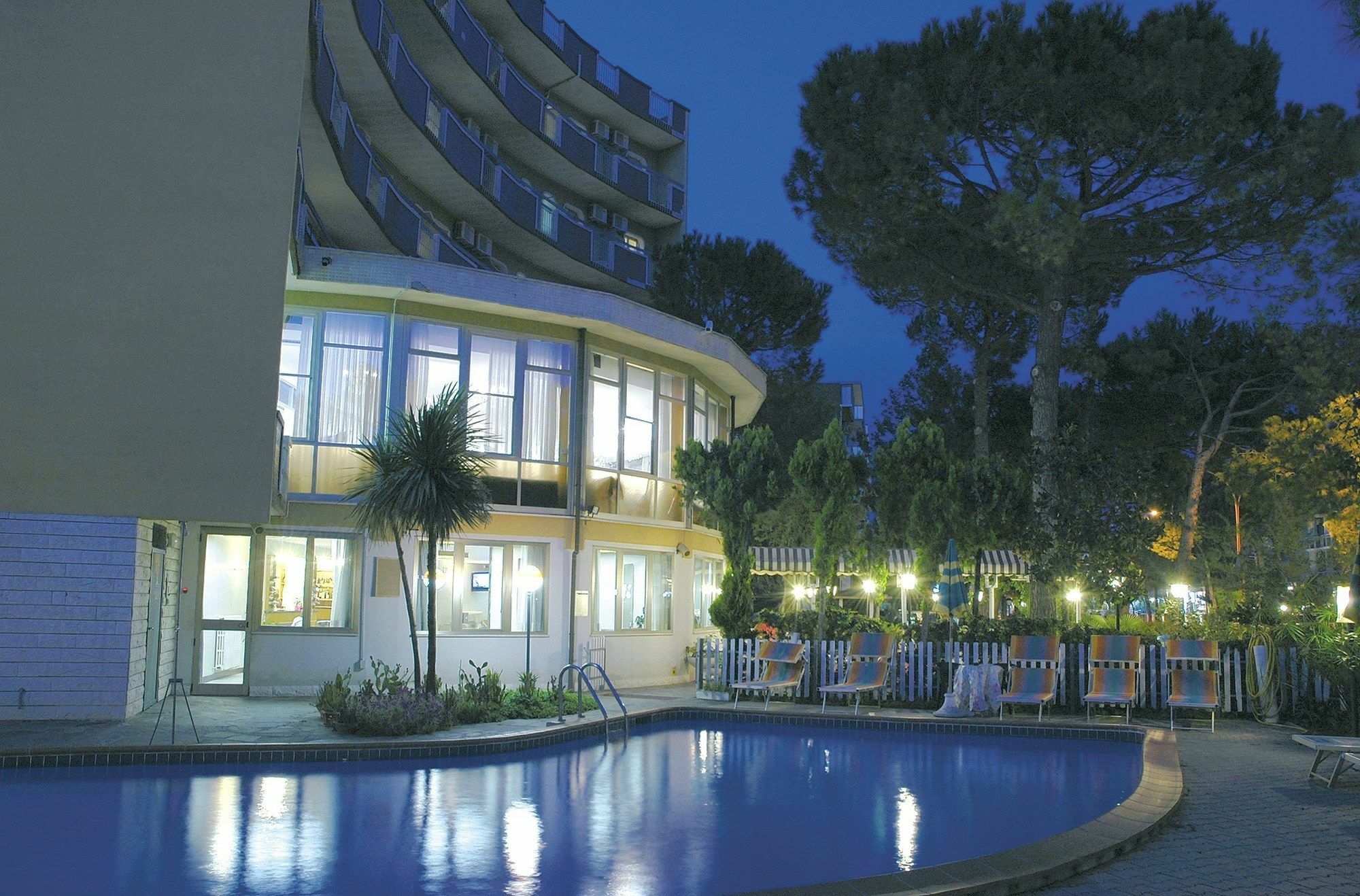 Hotel Schiller Cervia Bagian luar foto